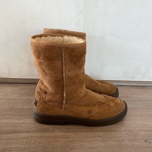 UGG • chestnut brown short boot size 9